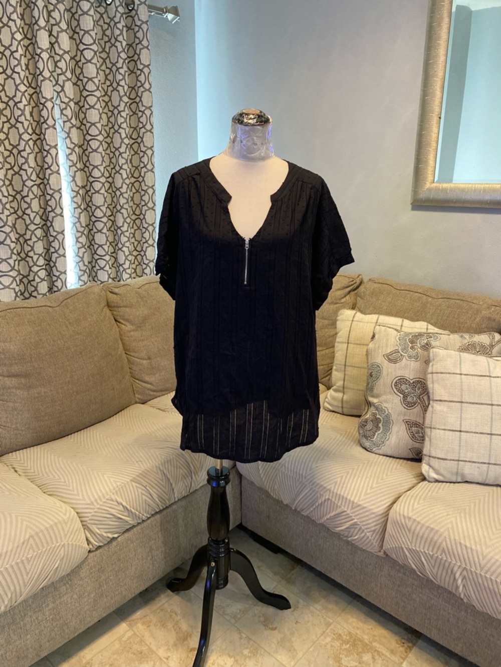 New Bloomchic 26 black V-neck short-sleeve front zip placket blouse